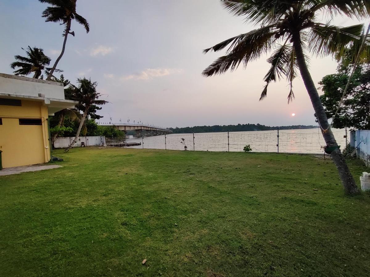 Wind &Waves Apartment Kollam Exterior photo